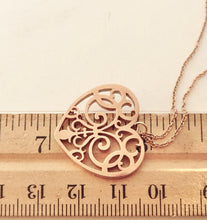 Laden Sie das Bild in den Galerie-Viewer, Authentic Tiffany &amp; Co. Enchant Rubedo Heart Necklace Large Heart Rosy Glow Metal Pendant Necklace
