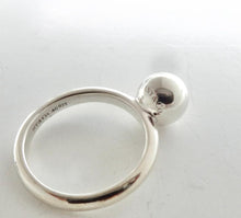 Carica l'immagine nel visualizzatore di Gallery, Authentic Tiffany &amp; Co. HardWear Ball Ring Sterling Silver 8mm Bead Ball Ring Size 4.5
