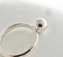 Carica l'immagine nel visualizzatore di Gallery, Authentic Tiffany &amp; Co. HardWear Ball Ring Sterling Silver 8mm Bead Ball Ring Size 4.5
