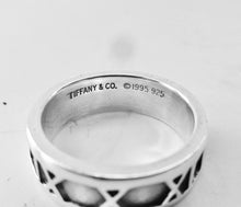 Laden Sie das Bild in den Galerie-Viewer, Authentic Tiffany &amp; Co. Atlas Ring Sterling Silver Narrow Roman Numerals Band Ring Size 6.25
