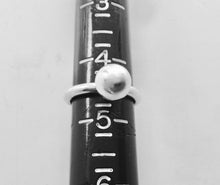 Carica l'immagine nel visualizzatore di Gallery, Authentic Tiffany &amp; Co. HardWear Ball Ring Sterling Silver 8mm Bead Ball Ring Size 4.5
