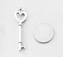 Carica l'immagine nel visualizzatore di Gallery, Authentic Tiffany &amp; Co. Heart Key Charm Size Large Sterling Silver Keys Pendant Necklace
