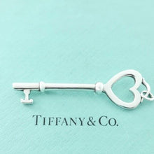 Carica l'immagine nel visualizzatore di Gallery, Authentic Tiffany &amp; Co. Heart Key Charm Size Large Sterling Silver Keys Pendant Necklace
