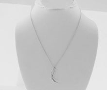 Carica l'immagine nel visualizzatore di Gallery, Authentic Tiffany &amp; Co. Elsa Peretti Sterling Silver Letter "L" Initial Pendant Necklace
